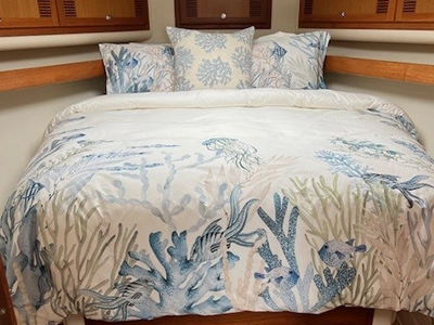 boat-bed-mattress-with-custom-linens